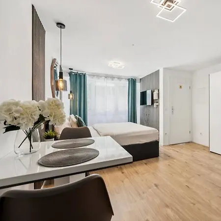 Prime Host Sophie Apartments-3