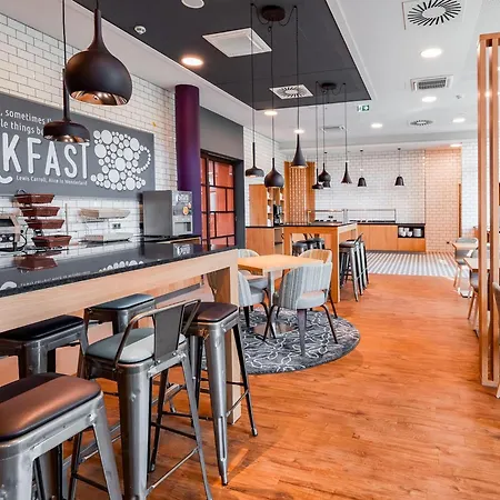 Premier Inn Mannheim City Centre-2
