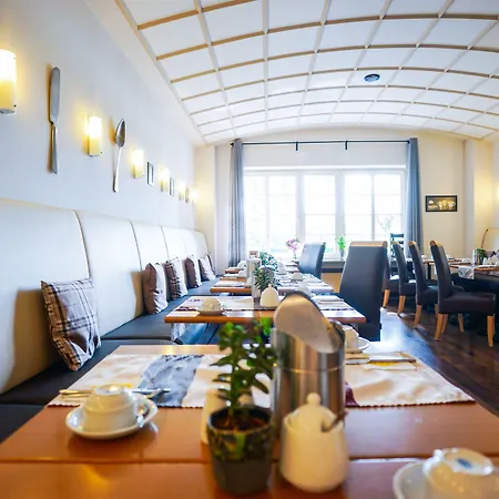 Hotel Am Schloss Biebrich-3