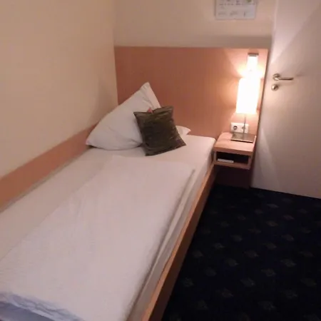 Hotel Oelen & Holgers Brasserie Und Lounge-3