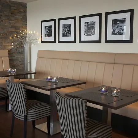 Hotel Oelen & Holgers Brasserie Und Lounge-3