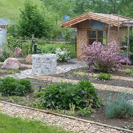 Suzanne'S B&B & Gardens-2