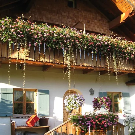 Suzanne'S B&B & Gardens-3