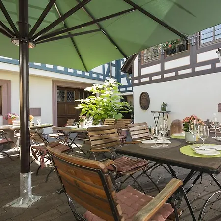 Hotel und Weinhaus Zum Krug-3