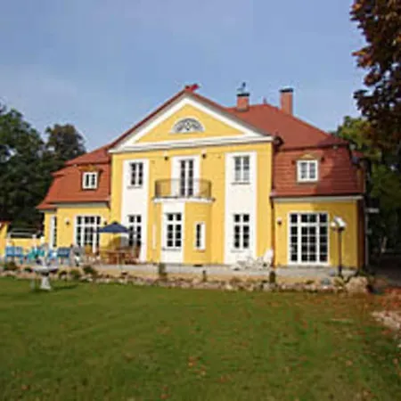 Herrenhaus Poppelvitz-3