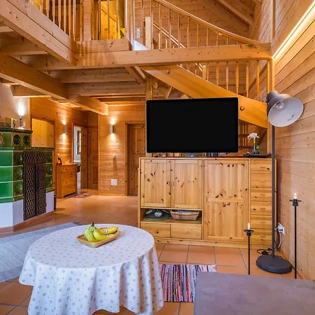 Holz-Ferienhaus Oberbraendi: Kachelofen, Sauna, Wlan, Am Wald-3