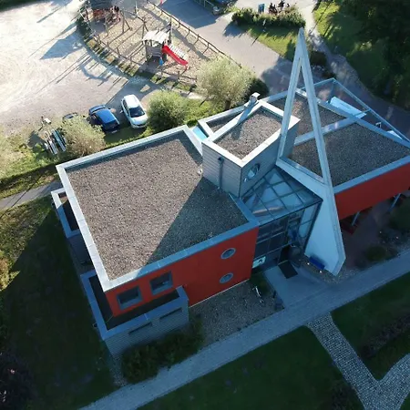 Marina Eldenburg - Ferienhaeuser Und Bootsverleih Am Tor Zur Mueritz-2
