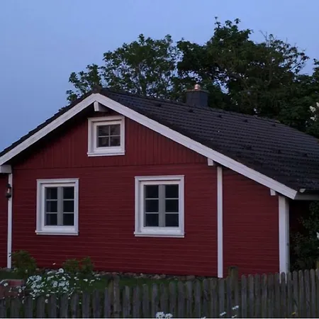 Das rote Haus hinterm Deich-3