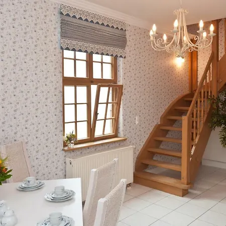 Apartmenthaus im holländischen Viertel-2