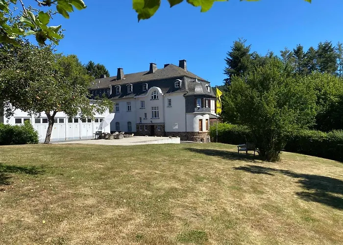 Nürburgring M. Parkplatz - Klima - Garten Und Viel Platz
