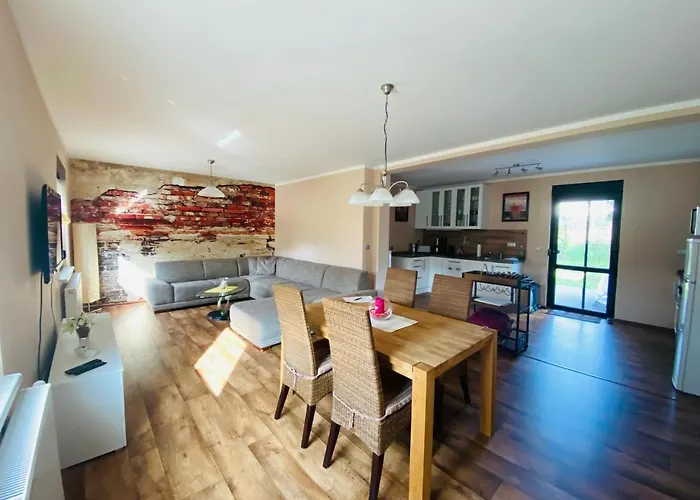 Großzügiges Ferienhaus am Senftenberger See mit 2 Terrassen