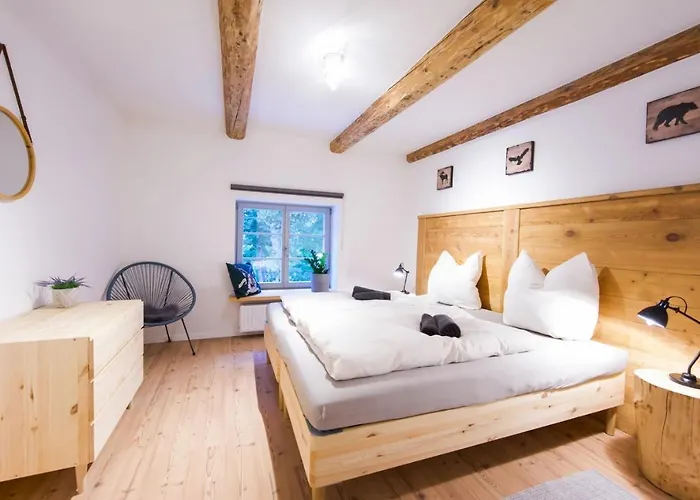 FarmHouse Eckartsberg im Zittauer Gebirge - Ferienwohnung mit 2 Schlafzimmern, Terrasse und WALLBOX