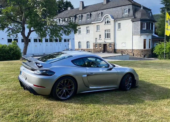 Nürburgring M. Parkplatz - Klima - Garten Und Viel Platz