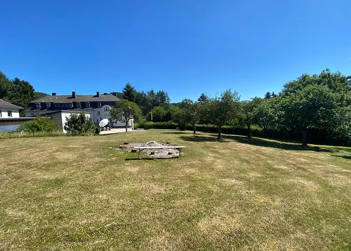 Nürburgring M. Parkplatz - Klima - Garten Und Viel Platz