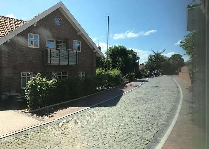 Vier Sterne am Hafen, Ditzum, Deutschland