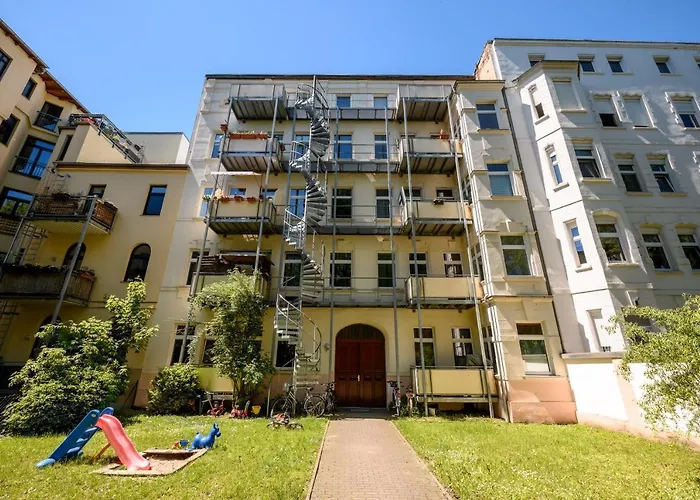 Helle Wohnung Mit Balkon In Gruenen Innenhof - W-Lan, 4 Schlafplaetze