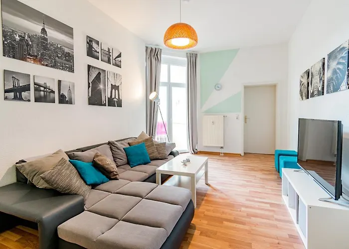 Helle Wohnung Mit Balkon In Gruenen Innenhof - W-Lan, 4 Schlafplaetze