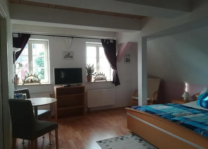 & Ferienwohnung Zum Schmuckgiebel