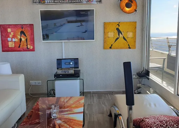Luxus-Ecksuite Mit Stylischem Design Und Traumblick Uebers Meer, 26.Stock Im Maritim Lübeck, Deutschland