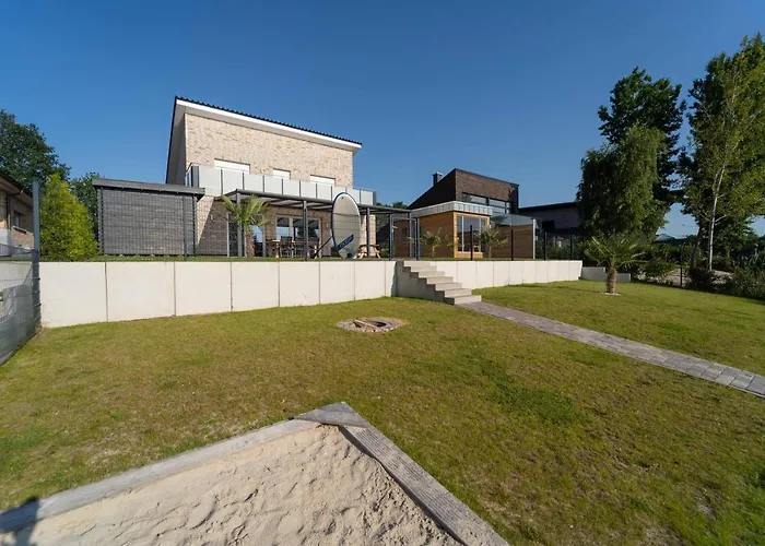 Seevilla am See mit Sauna, Kamin, privatem Steg und Seezugang