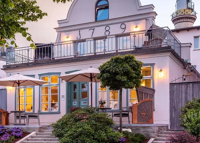 Kapitaenshaus In Wasserlage! Traumapartments Warnemuende