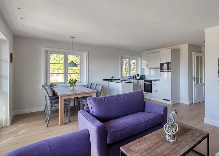 Rantum Dorf - Ferienappartments im Reetdachhaus 3&4