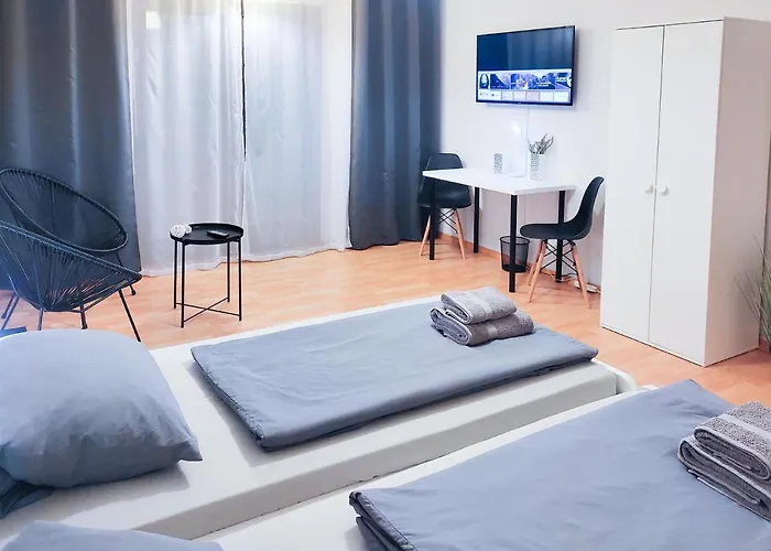 ALFA Apartment Stuttgart Mitte 2 Zimmer City-Lage Berliner Platz Balkon Netflix Küche WM l 2BR 5 Beds 6 People l Fully equipped Kitchen&Bathroom