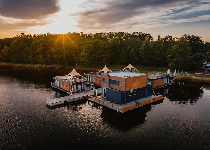 Schwimmende Ferienhäuser auf dem See - Spreewald