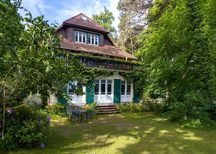 Strandvilla Hubertus Boltenhagen - H7 - Ferienwohnung Maisonette Apartment Kandinsky mit seitlichem Meerblick Parkplatz WLAN voll ausgestattete Küche Garten Grillplatz Waldbaden Familie Südlage