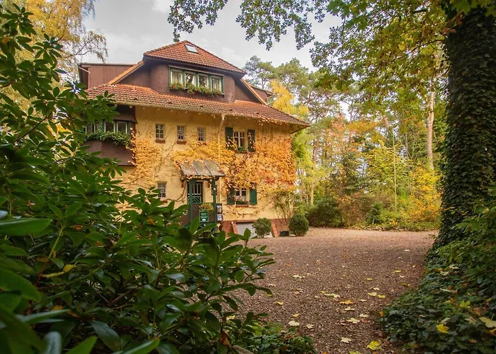 Strandvilla Hubertus Boltenhagen - H7 - Ferienwohnung Maisonette Apartment Kandinsky mit seitlichem Meerblick Parkplatz WLAN voll ausgestattete Küche Garten Grillplatz Waldbaden Familie Südlage