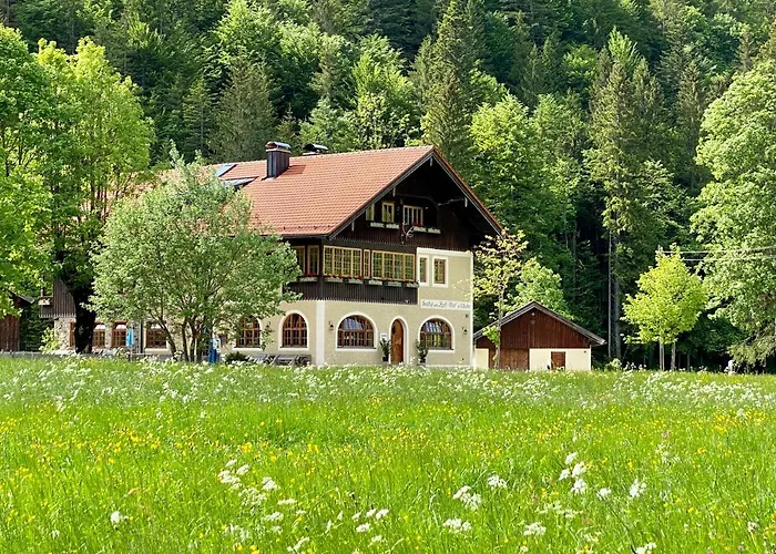 Ferienwohnungen Zipflwirt