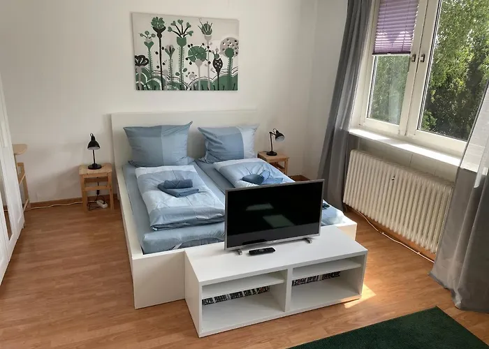 Haus Am Stadtrand Mit Super Verbindung In Die