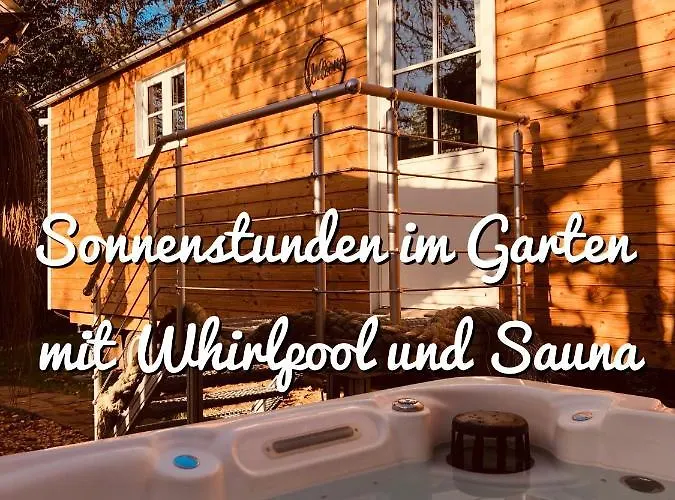 Zirkuswagen Mit Outdoor Whirlpool Und Garten