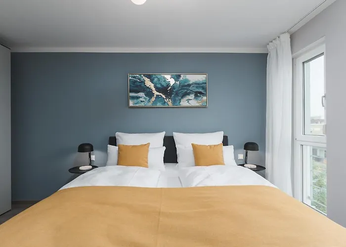 Deluxe Business Apartment 90qm 2 SZ und Büro Tiefgarage 3 Min Flughafen