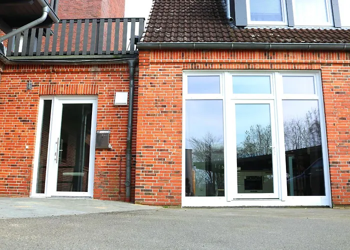 Arp 2O Mit Garten Und Parkplatz