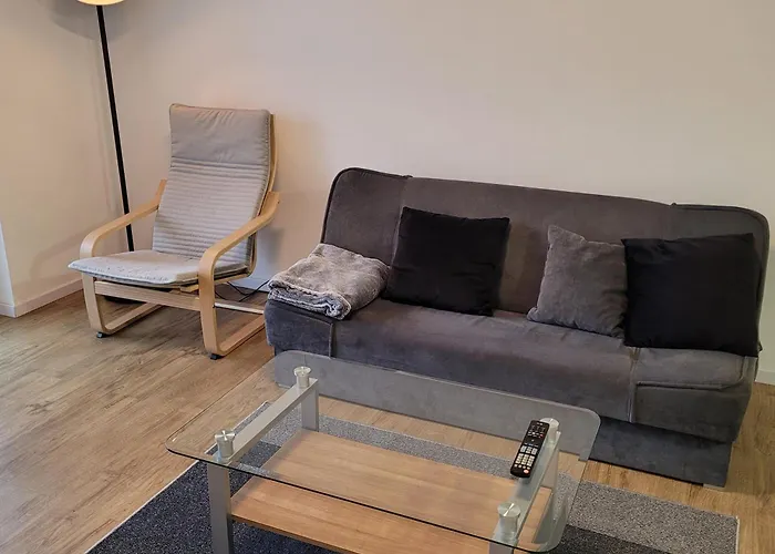 Schöne, Gemütliche Möblierte 2 Zi Wohnung In RGB