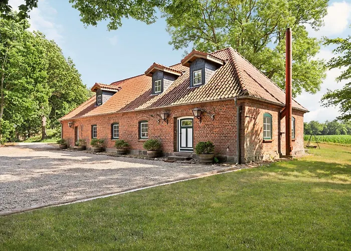 GUT KLETKAMP Altes Backhaus - Freistehendes Landhaus Mit 7 Schlafzimmern I Kamin I Garten&Terrasse I 15 Min Zur Ostsee I Parkplätze I Hundefreundlich I Bar I WLAN
