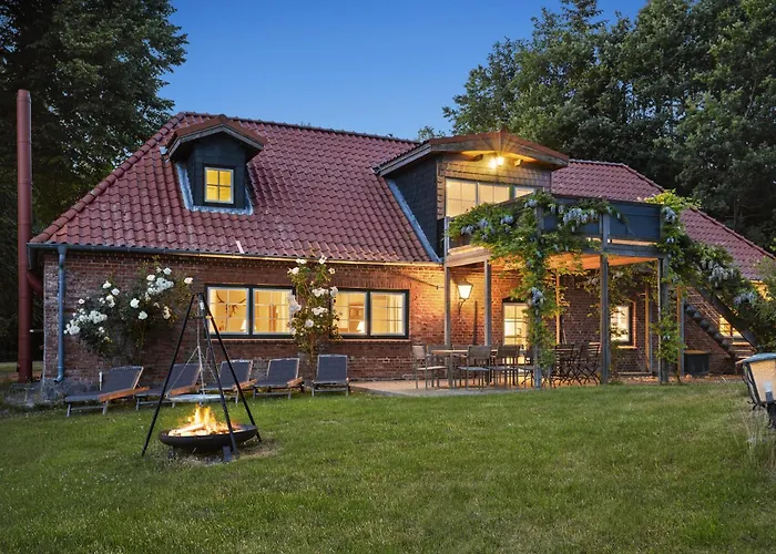 GUT KLETKAMP Altes Backhaus - Freistehendes Landhaus Mit 7 Schlafzimmern I Kamin I Garten&Terrasse I 15 Min Zur Ostsee I Parkplätze I Hundefreundlich I Bar I WLAN