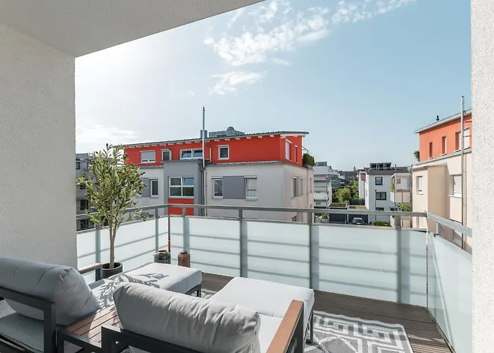 Deluxe Business Apartment 90qm 2 SZ und Büro Tiefgarage 3 Min Flughafen