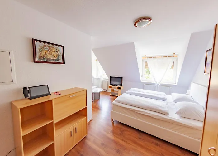 West Hotel An Der Saechsischen Weinstrasse