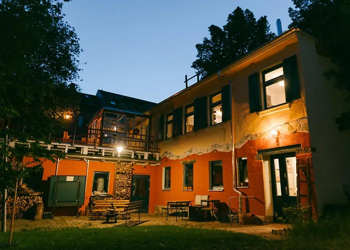 The Upholstery Tinyhouse Deluxe Eco Chalet Kreativ Citynah
