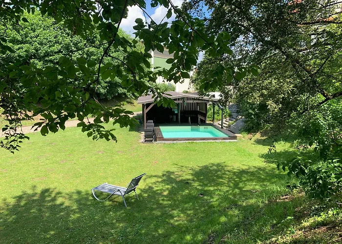 Mit Pool Und Grillplatz In