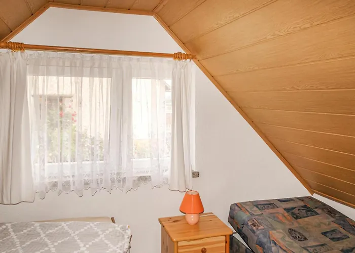 2 Bedroom Cozy Home In Spitzkunnersdorf, Deutschland