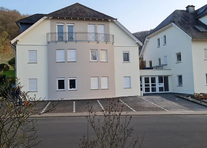 Feriendomizil&Weingut Roussel Mit Restaurant La Bonne Adresse
