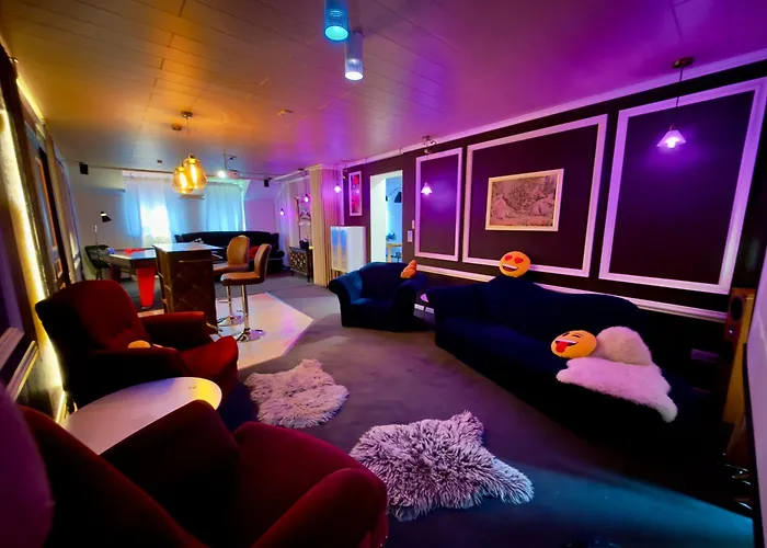 Bookeinfach - Private - Sauna Jacuzzi Whirlpool Swimmingpool Alahna Sup Beachvolleyball Billiards Ping Pong Cinema Theater Music Disco Ball Bbq Und Parkplaetze