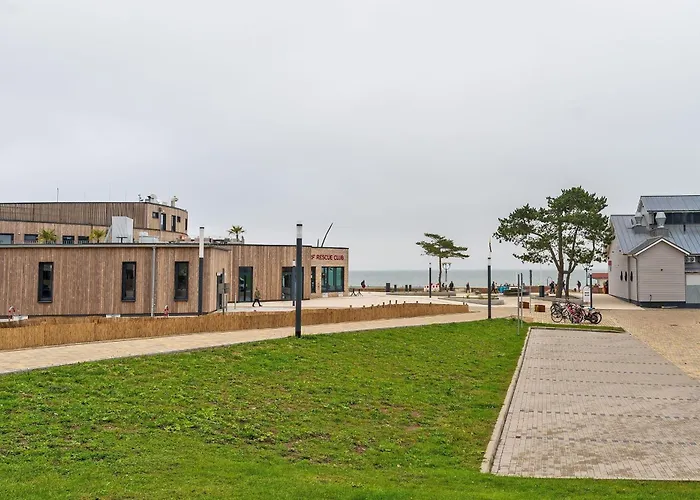 Ferienwohnung Deichsicht mit Balkon im Haus Belvedere