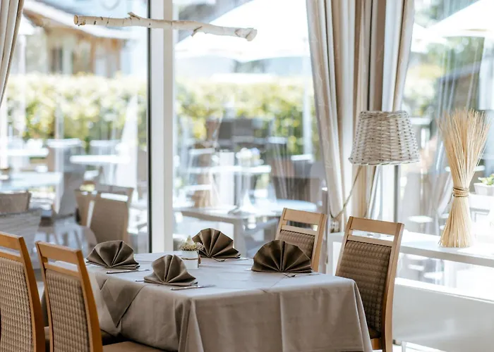 Hotel & Restaurant Kronenhof Am Weser-Radweg Oberweser, Germany