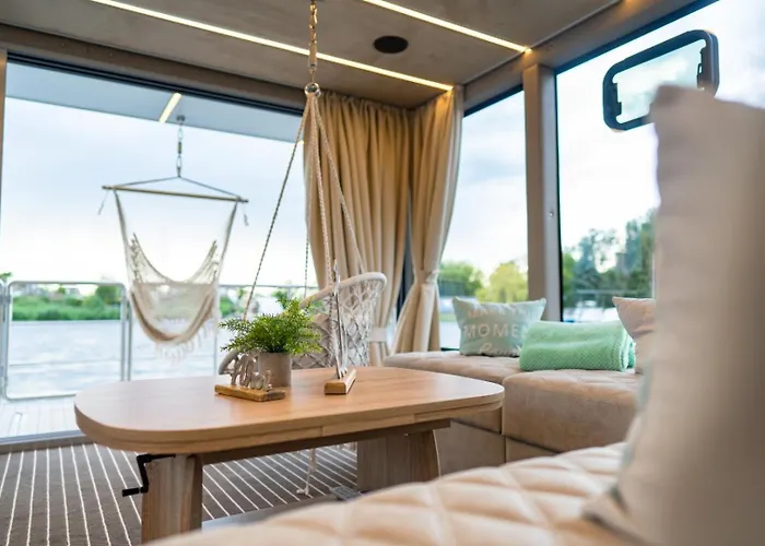Lieblingsplatz Parey - schwimmendes Hausboot