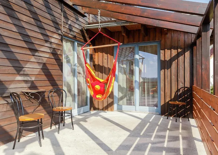 Mit Sauna Und Garten