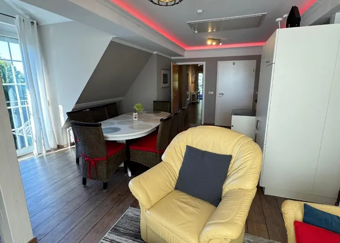 Ferienwohnung im Poolhaus mit Ostseeblick